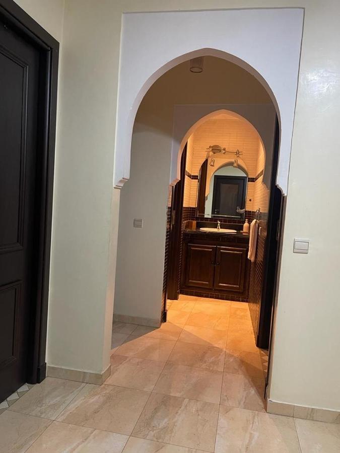 Magnifique Appartement Spacieux Confort Propre Familial 2 Chambres Salon Et Salle A Manger A 20Mn A Pied De Place Jemaa El Fina 4 Piscines Dans Espace De Golf A 12 Mn En Voitures L Entree Est Gratuit Pour La Clientele Ouvert Entre 10H Et 20H Marrakesh Exterior foto