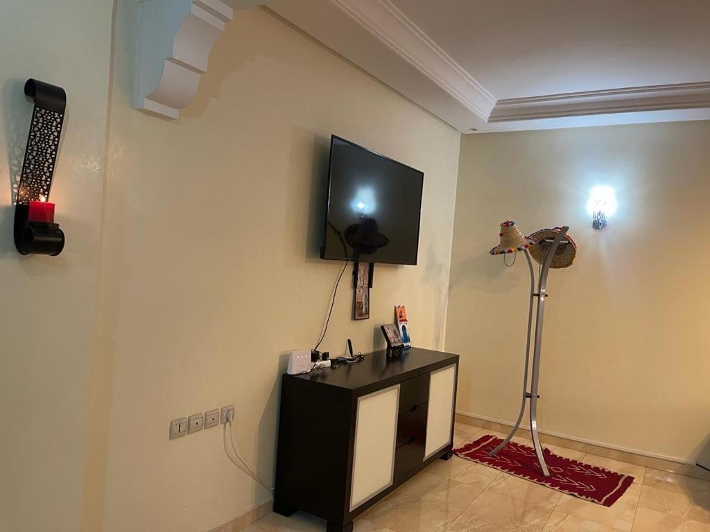 Magnifique Appartement Spacieux Confort Propre Familial 2 Chambres Salon Et Salle A Manger A 20Mn A Pied De Place Jemaa El Fina 4 Piscines Dans Espace De Golf A 12 Mn En Voitures L Entree Est Gratuit Pour La Clientele Ouvert Entre 10H Et 20H Marrakesh Exterior foto