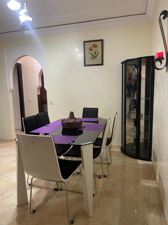 Magnifique Appartement Spacieux Confort Propre Familial 2 Chambres Salon Et Salle A Manger A 20Mn A Pied De Place Jemaa El Fina 4 Piscines Dans Espace De Golf A 12 Mn En Voitures L Entree Est Gratuit Pour La Clientele Ouvert Entre 10H Et 20H Marrakesh Exterior foto