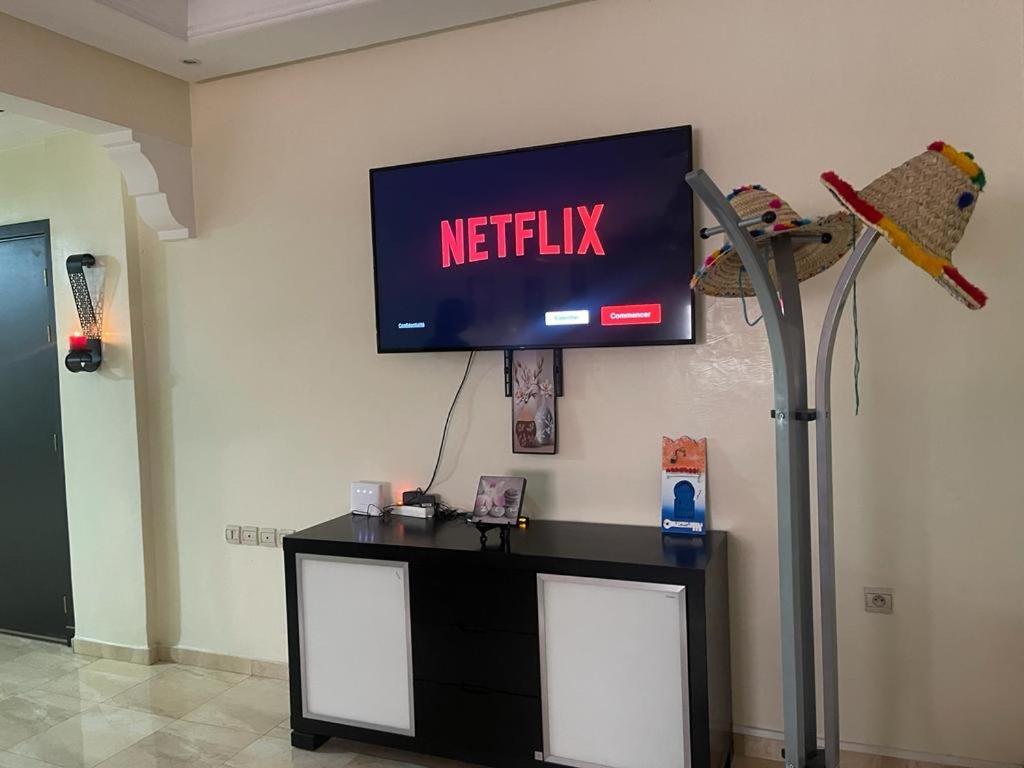 Magnifique Appartement Spacieux Confort Propre Familial 2 Chambres Salon Et Salle A Manger A 20Mn A Pied De Place Jemaa El Fina 4 Piscines Dans Espace De Golf A 12 Mn En Voitures L Entree Est Gratuit Pour La Clientele Ouvert Entre 10H Et 20H Marrakesh Exterior foto