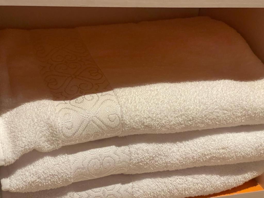 Magnifique Appartement Spacieux Confort Propre Familial 2 Chambres Salon Et Salle A Manger A 20Mn A Pied De Place Jemaa El Fina 4 Piscines Dans Espace De Golf A 12 Mn En Voitures L Entree Est Gratuit Pour La Clientele Ouvert Entre 10H Et 20H Marrakesh Exterior foto