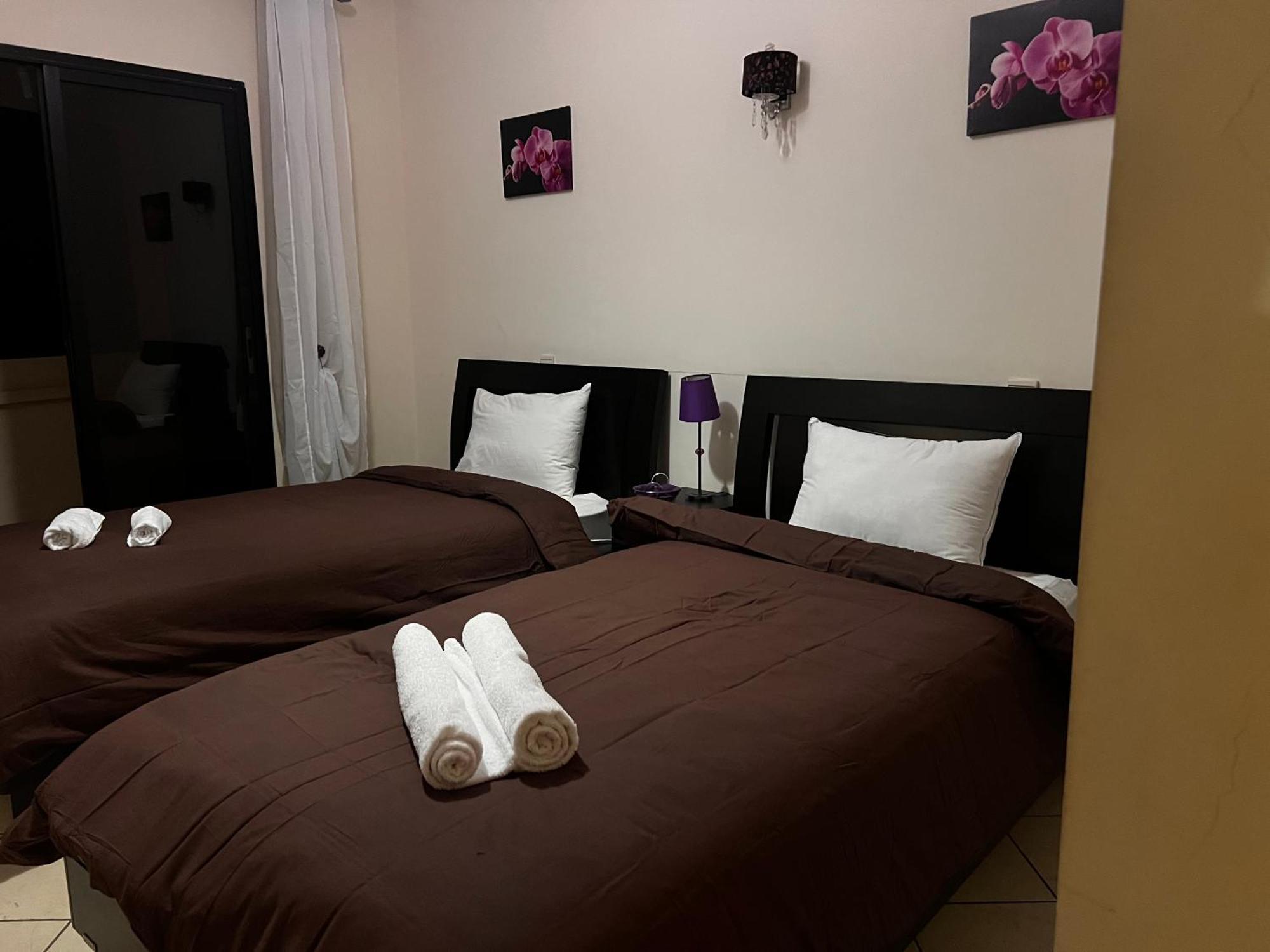 Magnifique Appartement Spacieux Confort Propre Familial 2 Chambres Salon Et Salle A Manger A 20Mn A Pied De Place Jemaa El Fina 4 Piscines Dans Espace De Golf A 12 Mn En Voitures L Entree Est Gratuit Pour La Clientele Ouvert Entre 10H Et 20H Marrakesh Exterior foto