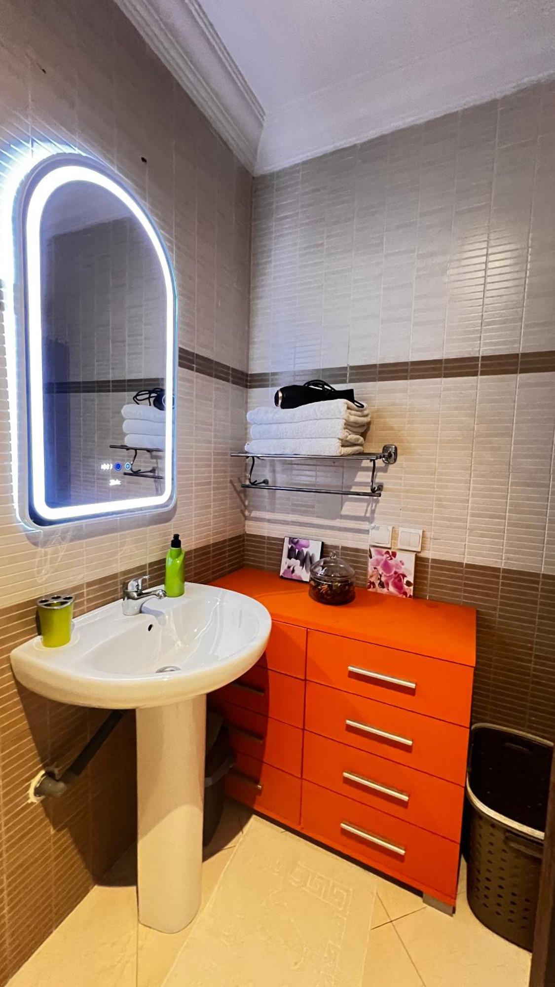 Magnifique Appartement Spacieux Confort Propre Familial 2 Chambres Salon Et Salle A Manger A 20Mn A Pied De Place Jemaa El Fina 4 Piscines Dans Espace De Golf A 12 Mn En Voitures L Entree Est Gratuit Pour La Clientele Ouvert Entre 10H Et 20H Marrakesh Exterior foto