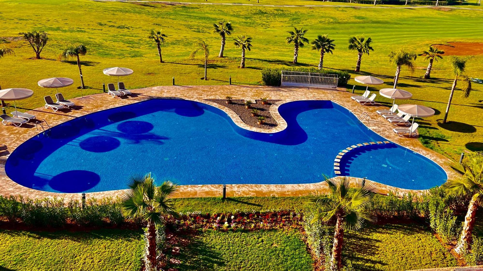 Magnifique Appartement Spacieux Confort Propre Familial 2 Chambres Salon Et Salle A Manger A 20Mn A Pied De Place Jemaa El Fina 4 Piscines Dans Espace De Golf A 12 Mn En Voitures L Entree Est Gratuit Pour La Clientele Ouvert Entre 10H Et 20H Marrakesh Exterior foto