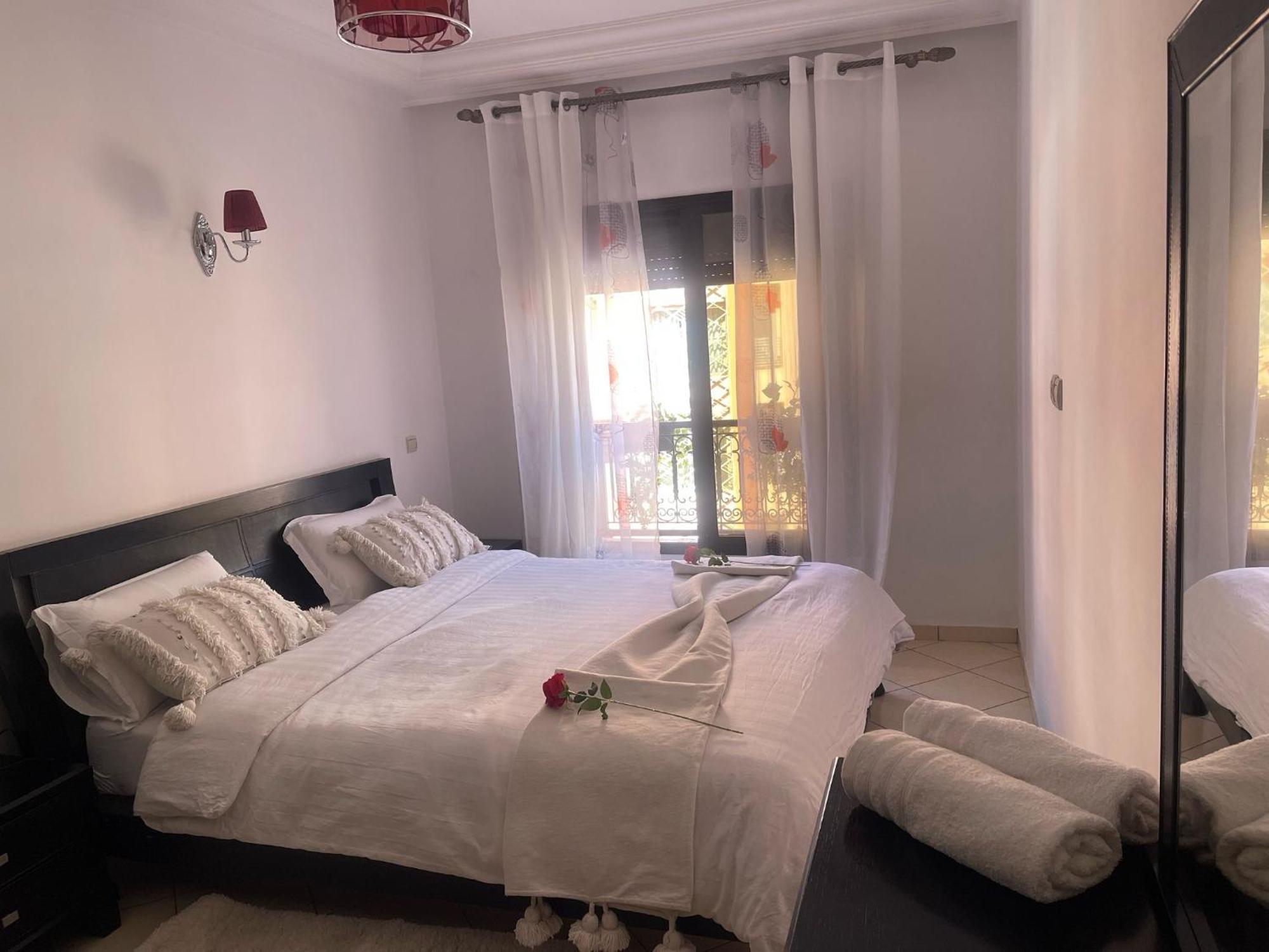 Magnifique Appartement Spacieux Confort Propre Familial 2 Chambres Salon Et Salle A Manger A 20Mn A Pied De Place Jemaa El Fina 4 Piscines Dans Espace De Golf A 12 Mn En Voitures L Entree Est Gratuit Pour La Clientele Ouvert Entre 10H Et 20H Marrakesh Exterior foto